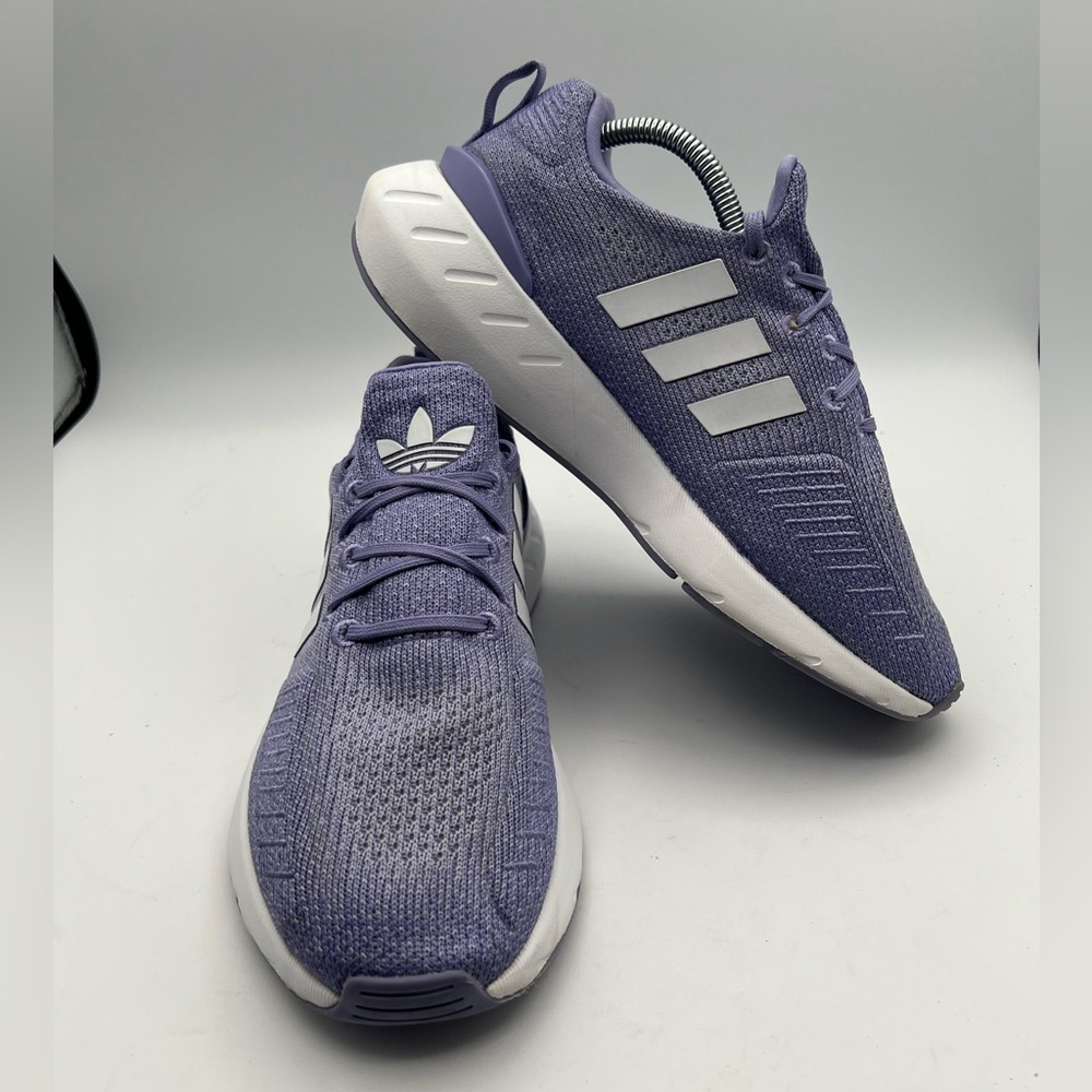 ADIDAS Originals SWIFT RUN 22 Women's Size 6 Sneakers  Dust Purple/White